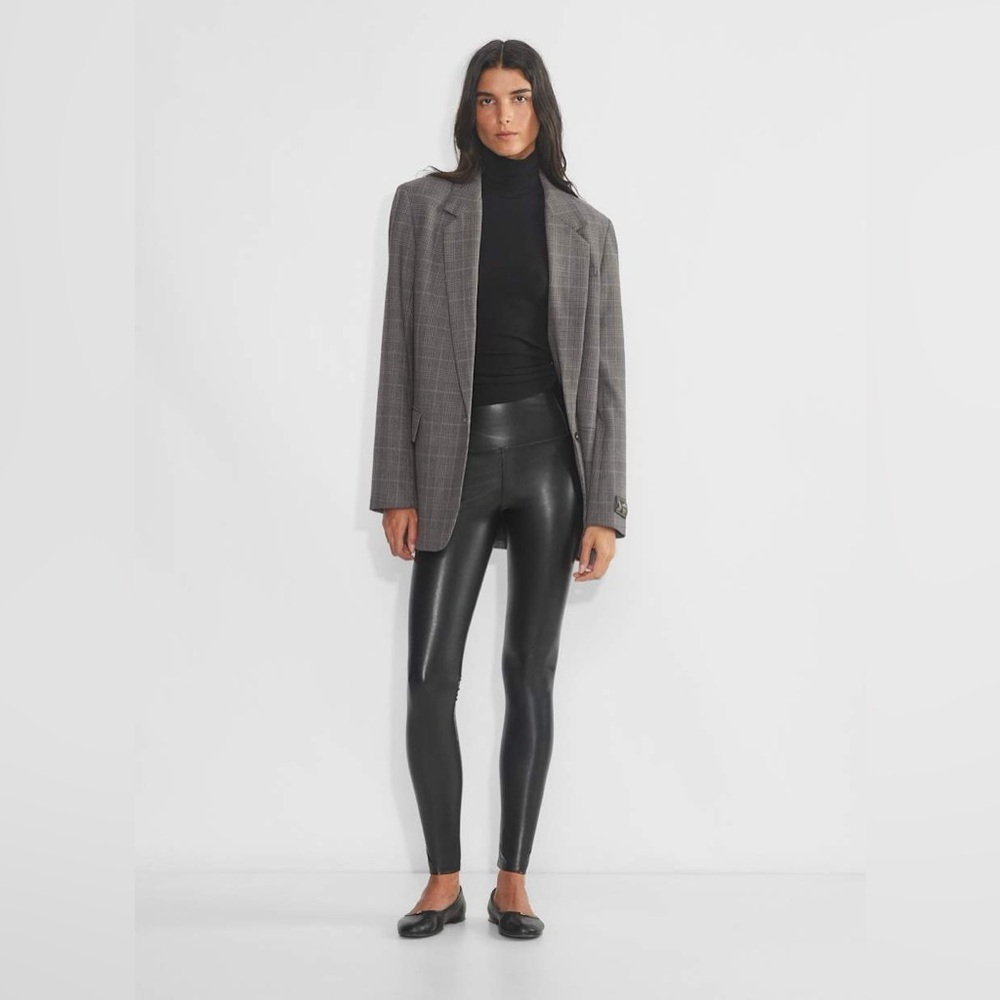 Aritzia Wilfred Vegan leather pants/leggings w holiday midcentury vibe